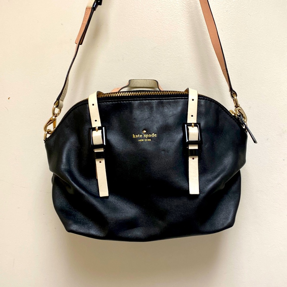 Kate spade cross body black minor in handle overalls good condition